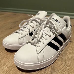 Adidas GRAND COURT SHOES 2.0 Women’s size 9.5